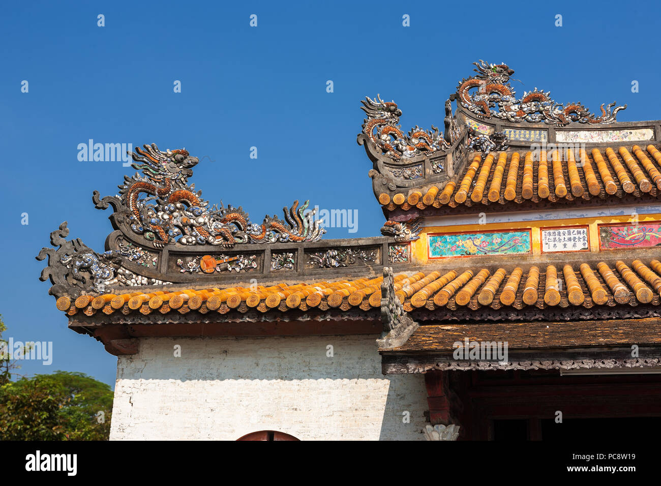 Dettaglio del tetto, Thái Hòa Palace (Sala della suprema armonia), la città imperiale, Tonalità Viet Nam Foto Stock
