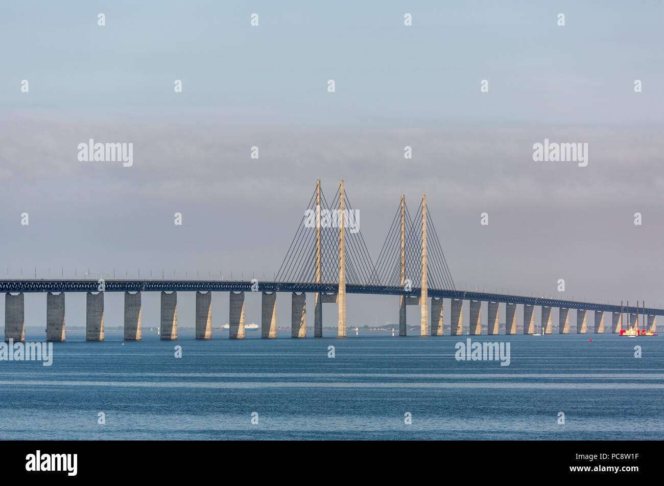 Vista di Oeresund ponte dalla Svezia Foto Stock