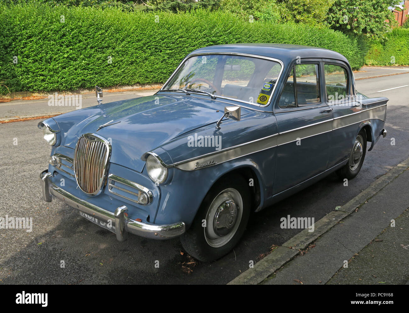 Singer Gazelle classic car, blu, XJN534, in strada, Stockton Heath, Warrington, Cheshire, North West England, Regno Unito Foto Stock