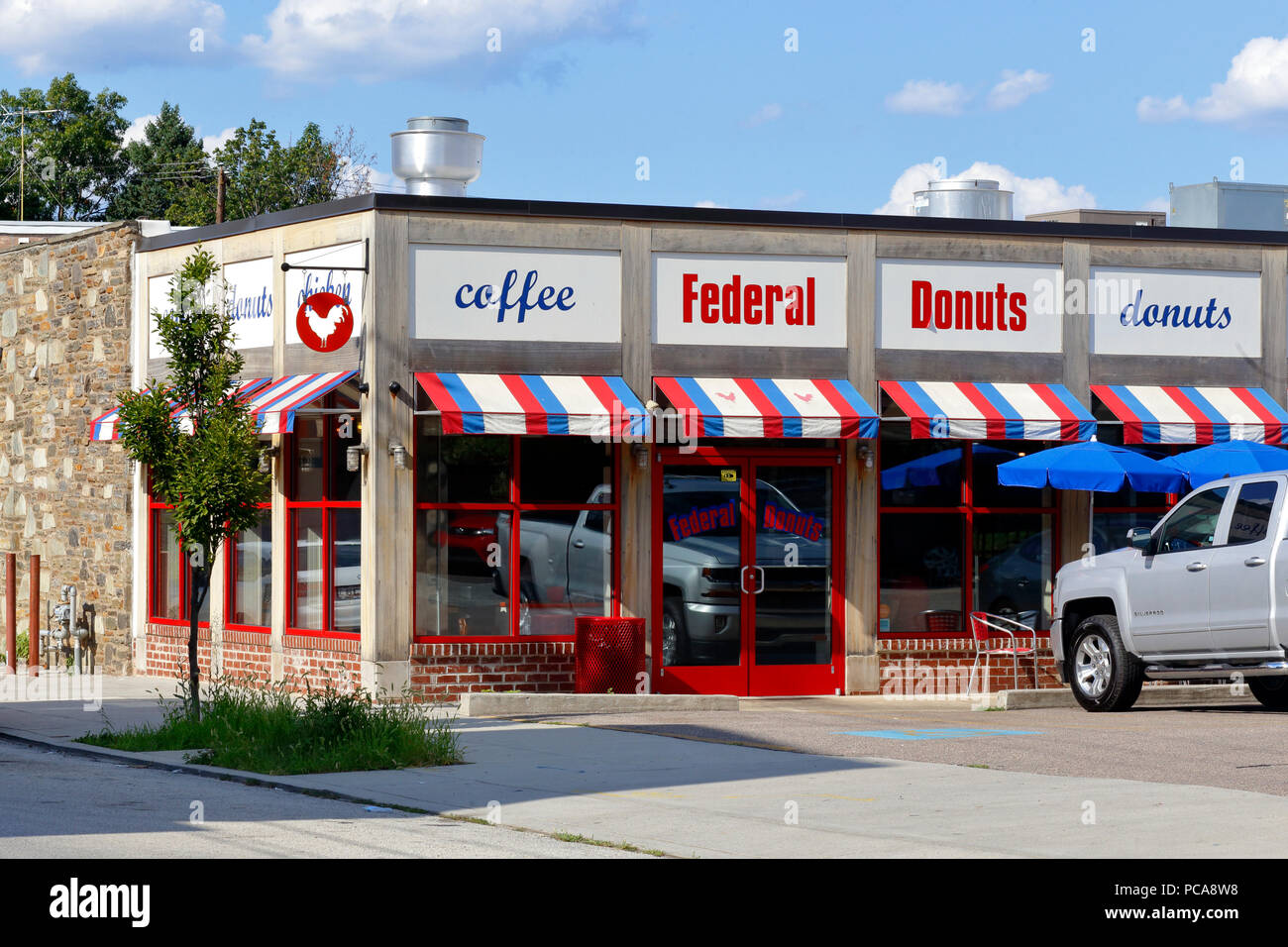 Ciambelle federale, 701 N 7st, Philadelphia, PA. esterno di un pollo fritto e donut shop Foto Stock