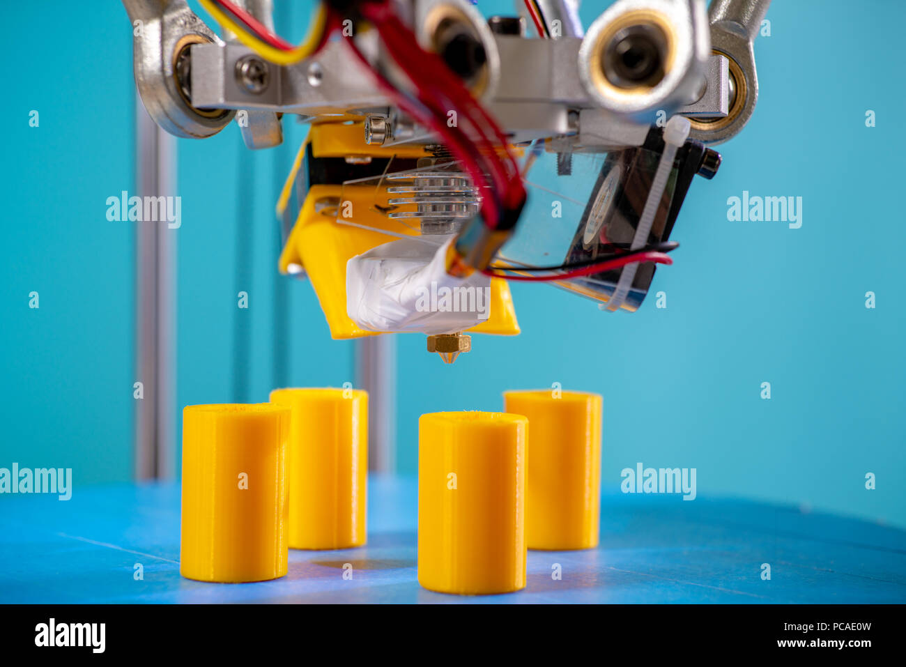 Stampa parti arancione su una stampante 3D Foto Stock