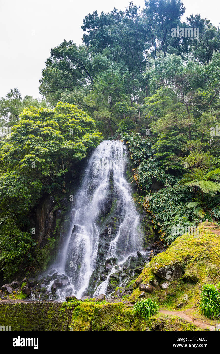 Achada cascata in Achada, Isola di Sao Miguel, Azzorre, Portogallo, Atlantico, Europa Foto Stock