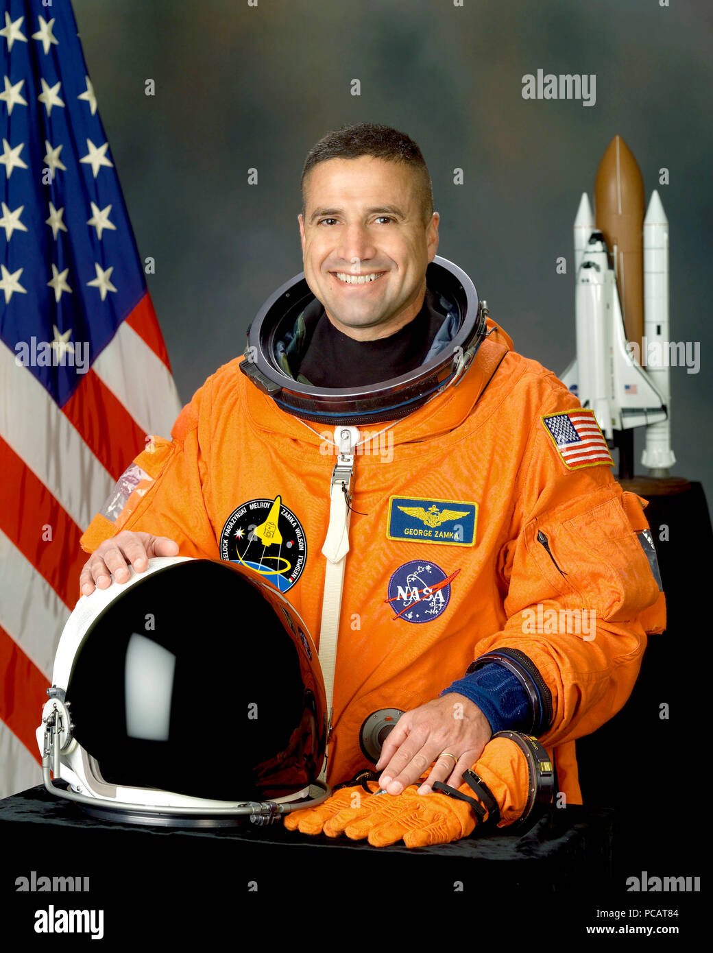 Ritratto ufficiale di astronauta George Zamka nel suo lancio arancione e entrata tuta (LES) Foto Stock