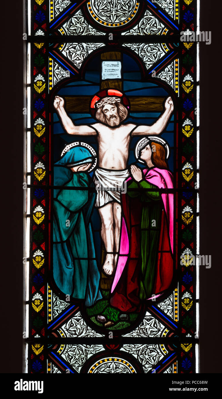Cristo crocifisso vetrata nella chiesa di San James, Hollowell, Northamptonshire, England, Regno Unito Foto Stock