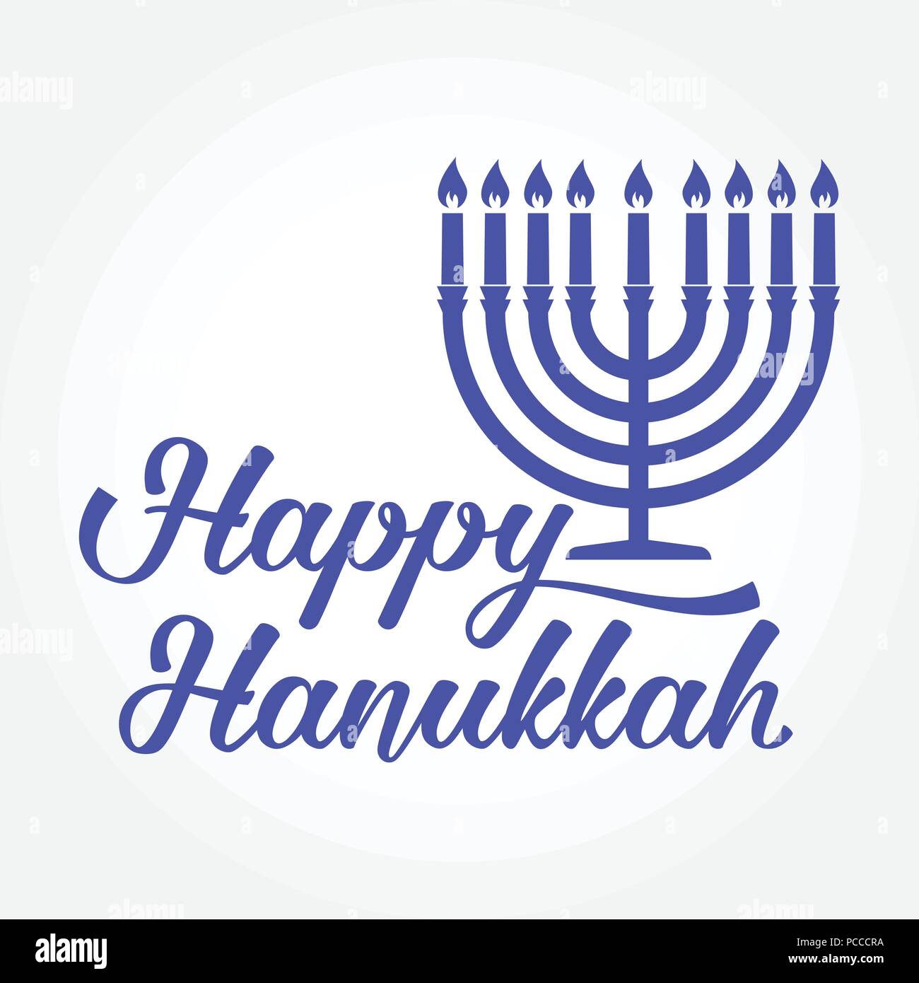 Happy Hanukkah bigliettino. Tipografia design. Candelabro con nove ceri. Illustrazione Vettoriale. Scheda con caratteri di testo e di Hanukkah menorah. Co Illustrazione Vettoriale