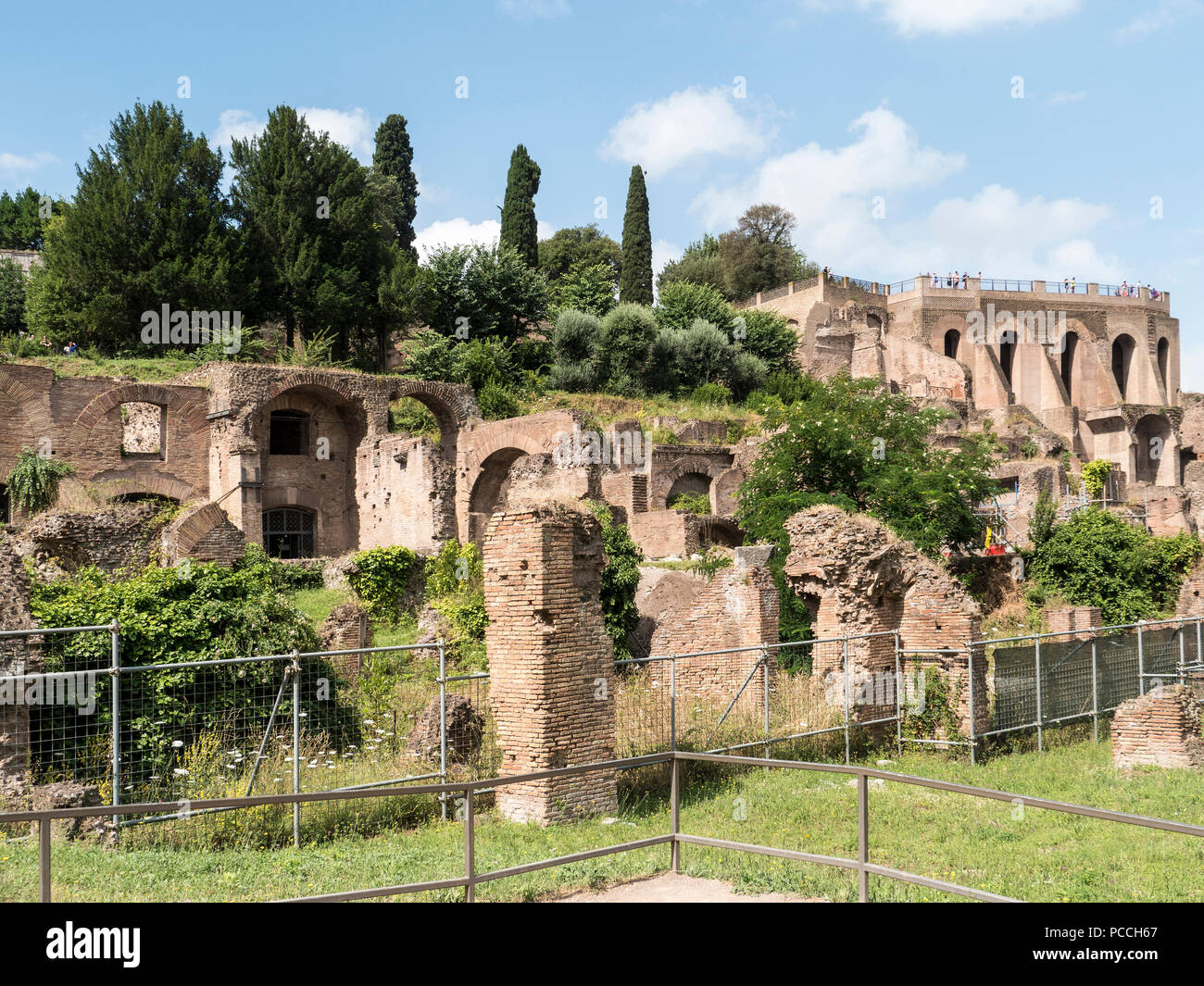 I resti del Foro Romano, religioso, politico e il centro commerciale di Roma antica. Foto Stock