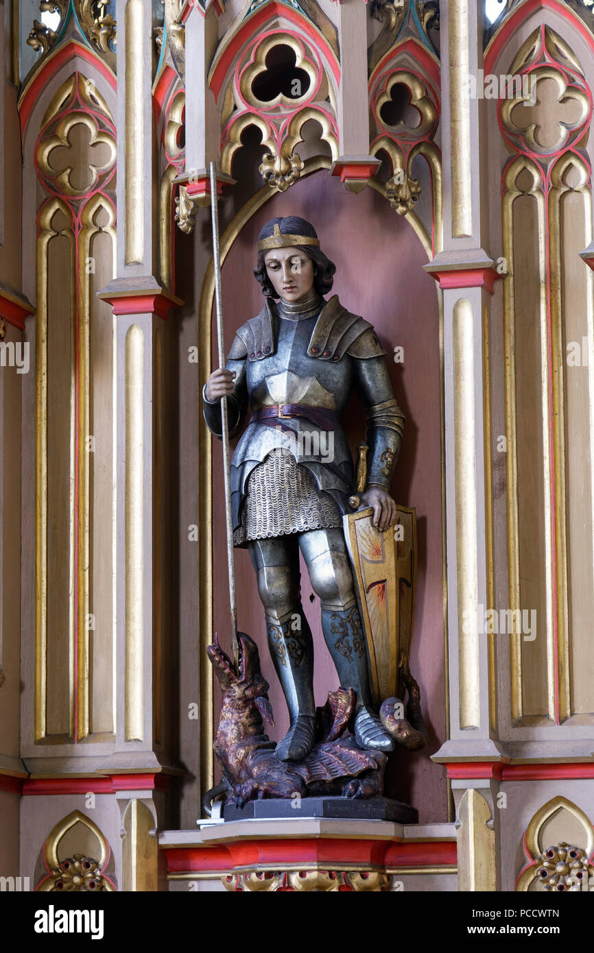 Una statua di San Giorgio e il drago in una chiesa di Norfolk Foto Stock