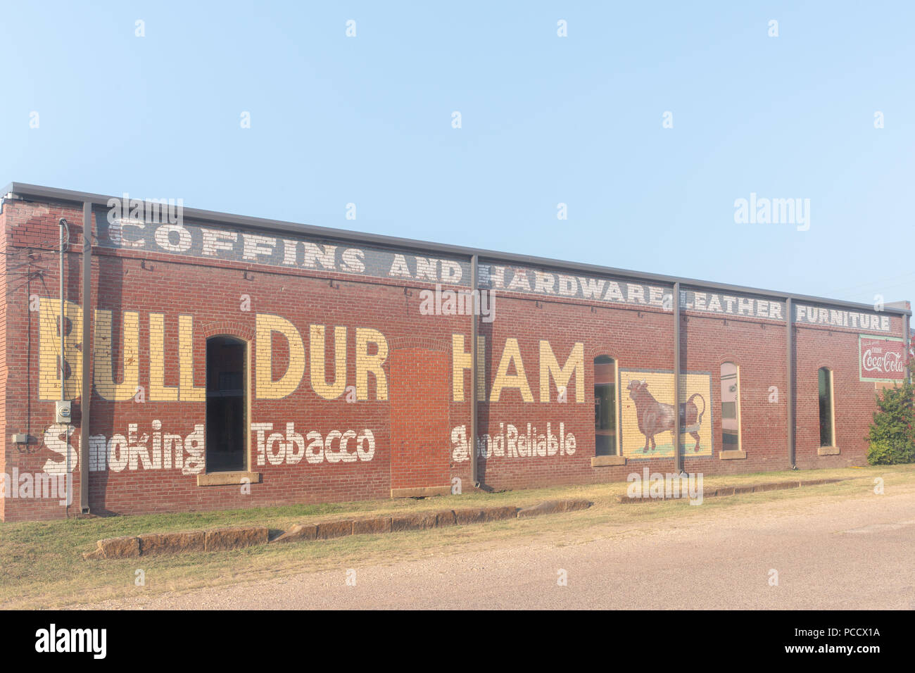 Costruzione di annunci in Baird Texas dotato di Bull Durham Foto Stock