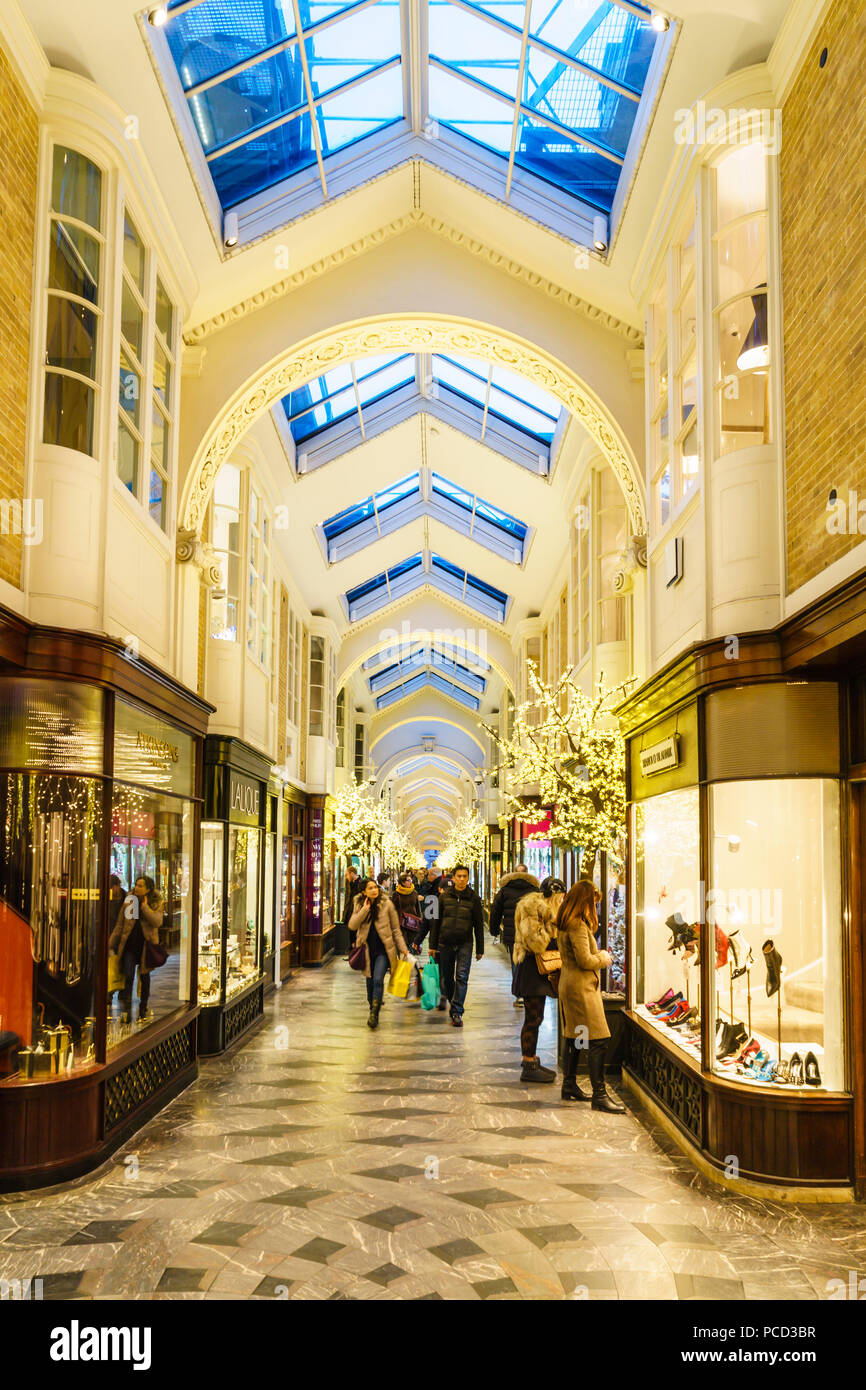 Burlington Arcade, Piccadilly, Londra, Inghilterra, Regno Unito, Europa Foto Stock