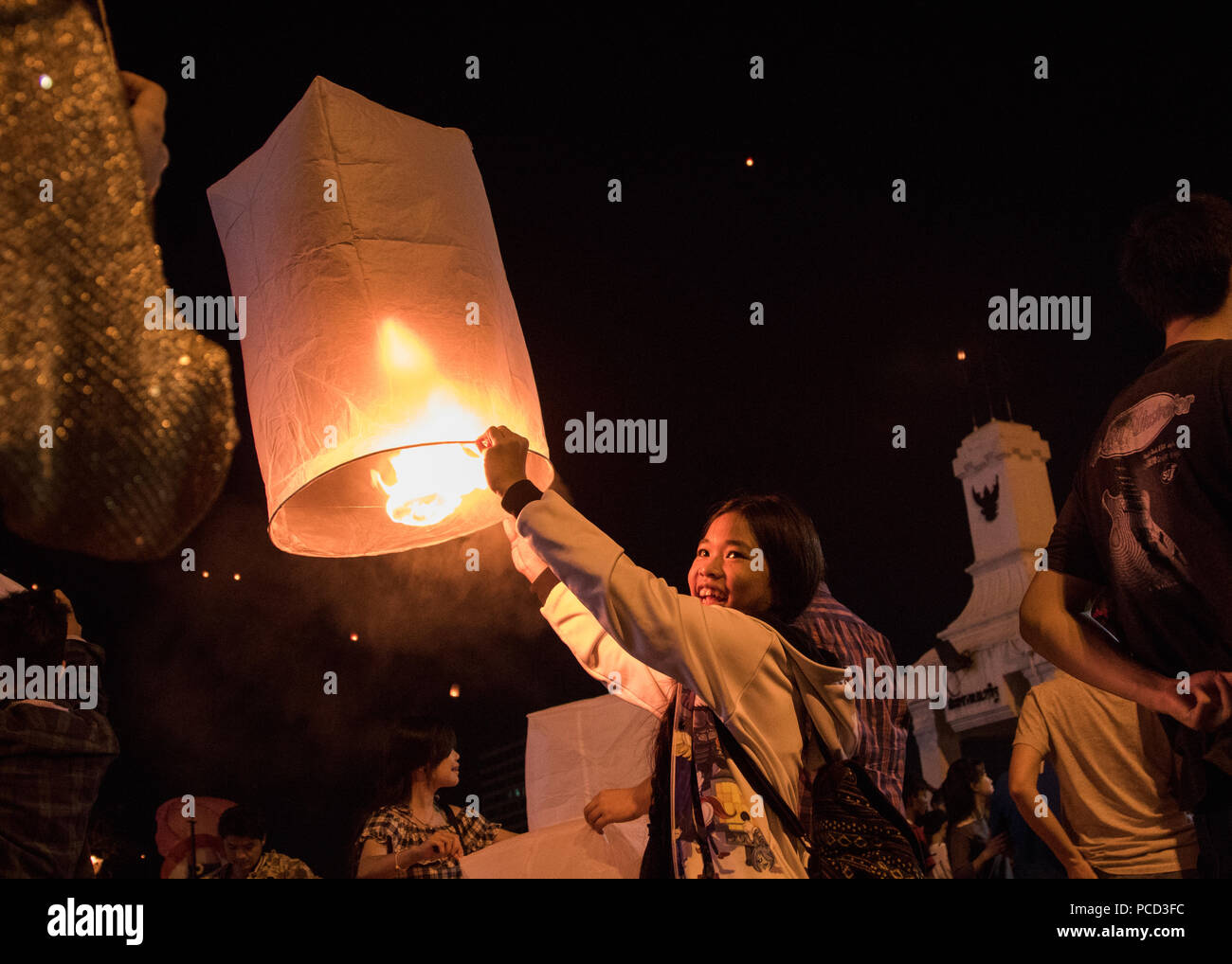 Il rilascio di lanterne, Yee Peng e Loy Krathong Festival, Chiang Mai, Thailandia, Sud-est asiatico, in Asia Foto Stock