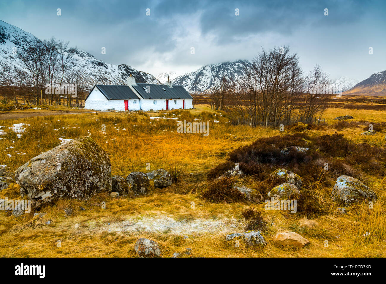 Tempesta di neve e Blackrock Cottage, Glencoe, regione delle Highlands, Scotland, Regno Unito, Europa Foto Stock