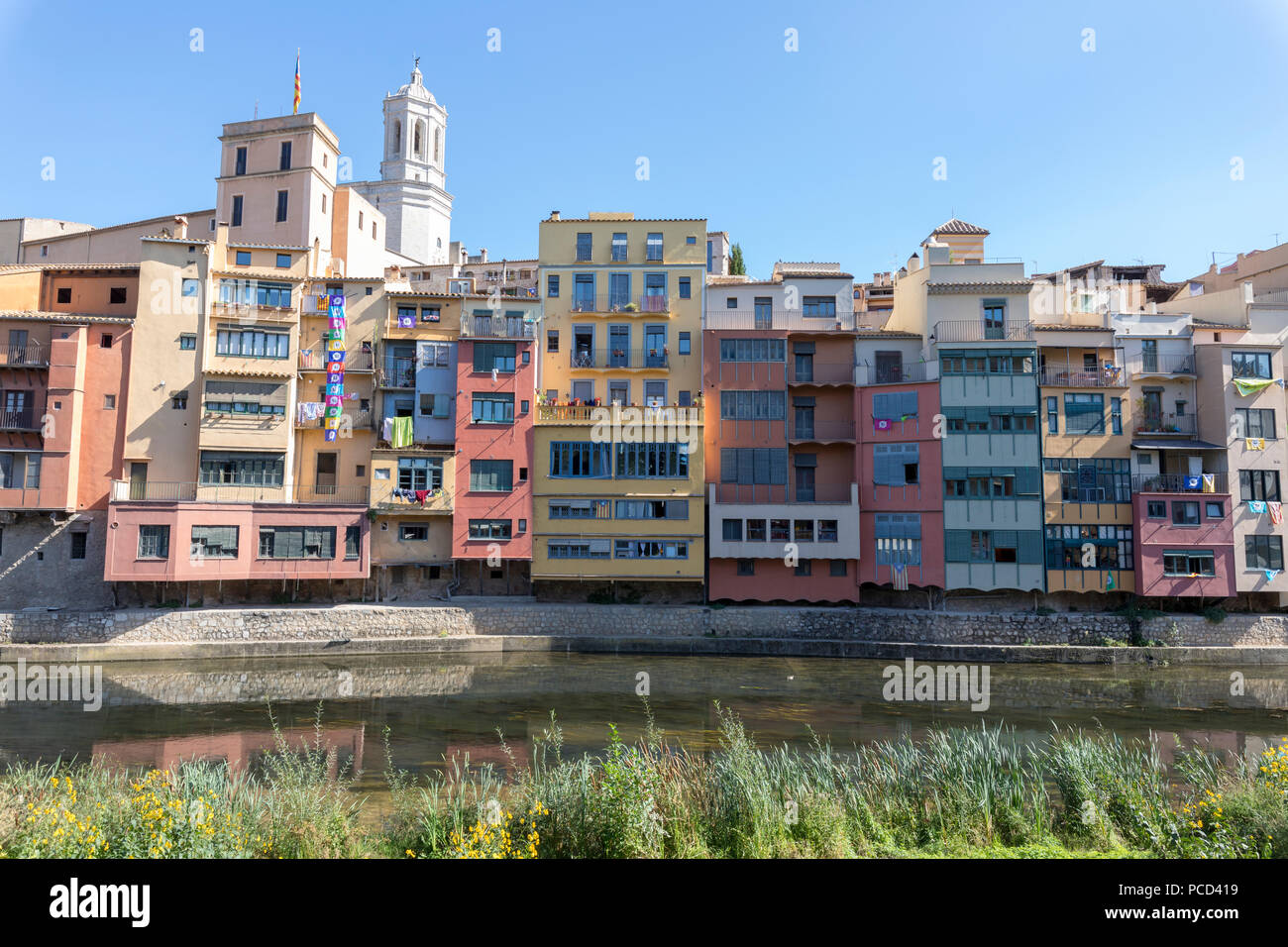 Case colorate sul fiume Onyar, Girona, Catalogna, Spagna, Europa Foto Stock