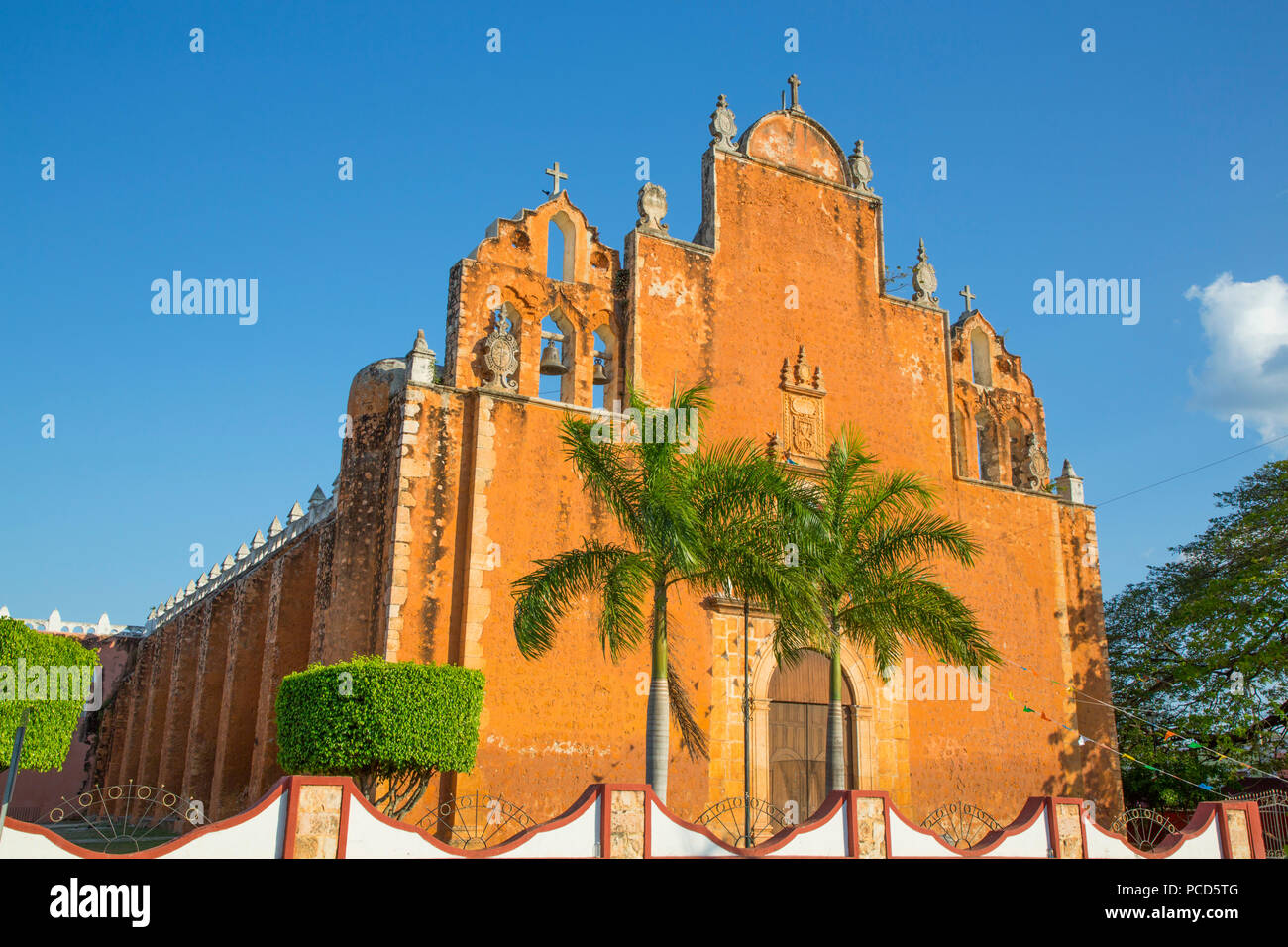 Chiesa di San Juan Bautista, fondata nel 1609, Tekax, Yucatan, Messico, America del Nord Foto Stock