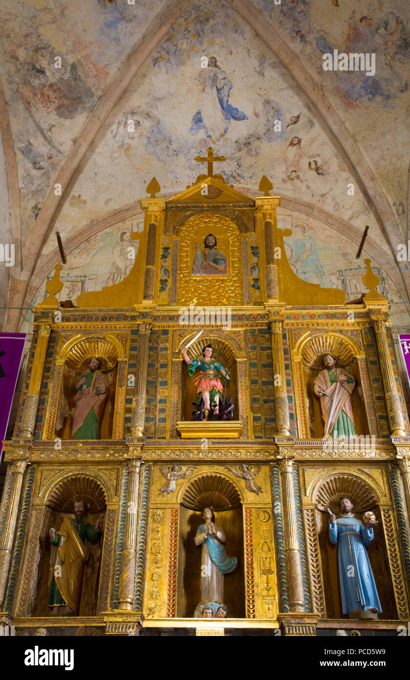 Altare con affreschi originali, Ex Convento di San Miguel Arcangel, fondata 1541 Annuncio, percorso dei conventi, Mani dello Yucatan, Messico, America del Nord Foto Stock