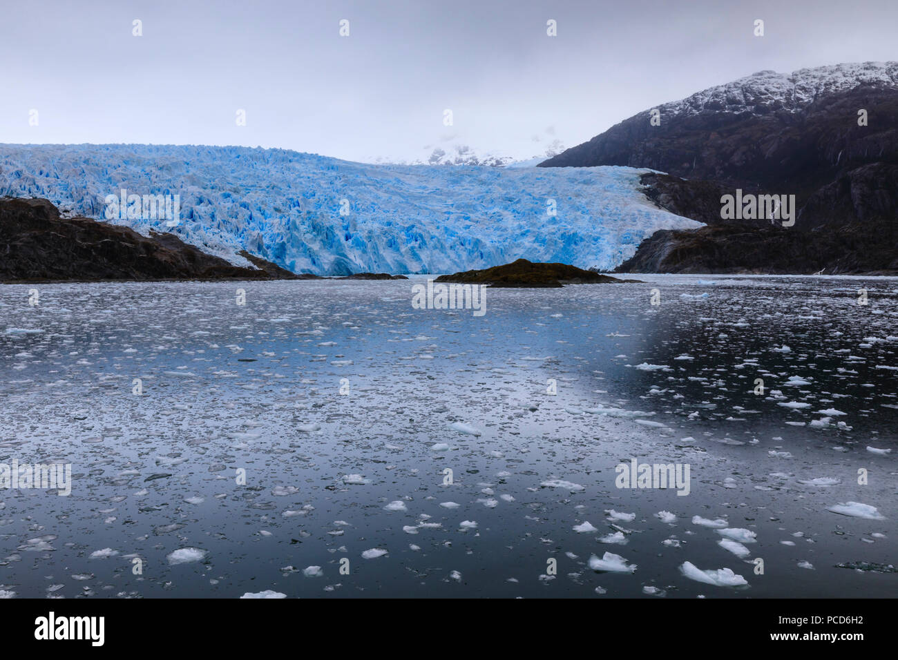 Remote del Brujo ghiacciaio, Asia fiordo, Bernardo O'Higgins National Park, cileno fiordi, Patagonia meridionale Icefield, Cile, Sud America Foto Stock