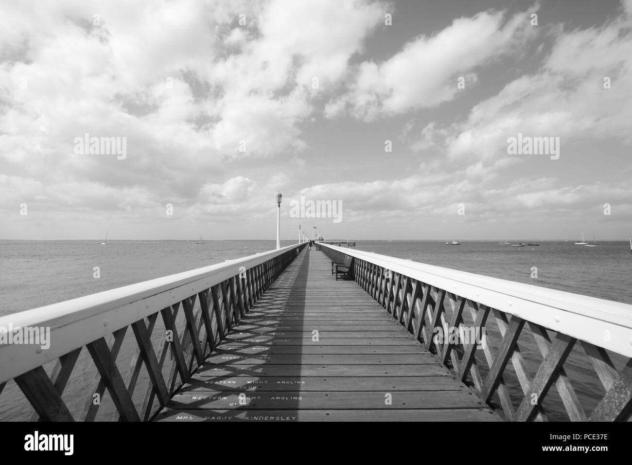 Pier Stretching all'orizzonte, Isle of Wight, Regno Unito Foto Stock
