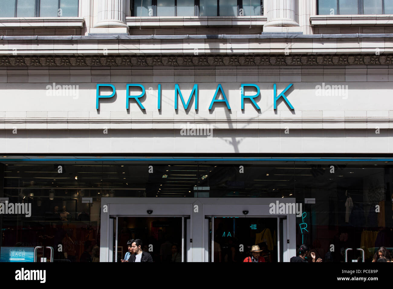 LONDON, Regno Unito - 31 luglio 2018: Primark negozio di abbigliamento anteriore su Oxford Street nel centro di Londra. Foto Stock