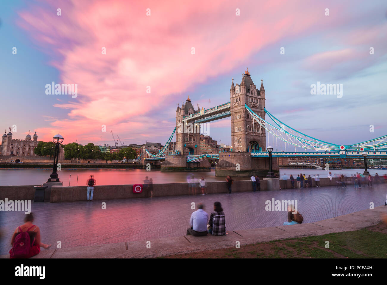 London, Regno Unito: il mondo famoso Tower bridge tiro da diversa angolazione e potenziali Foto Stock