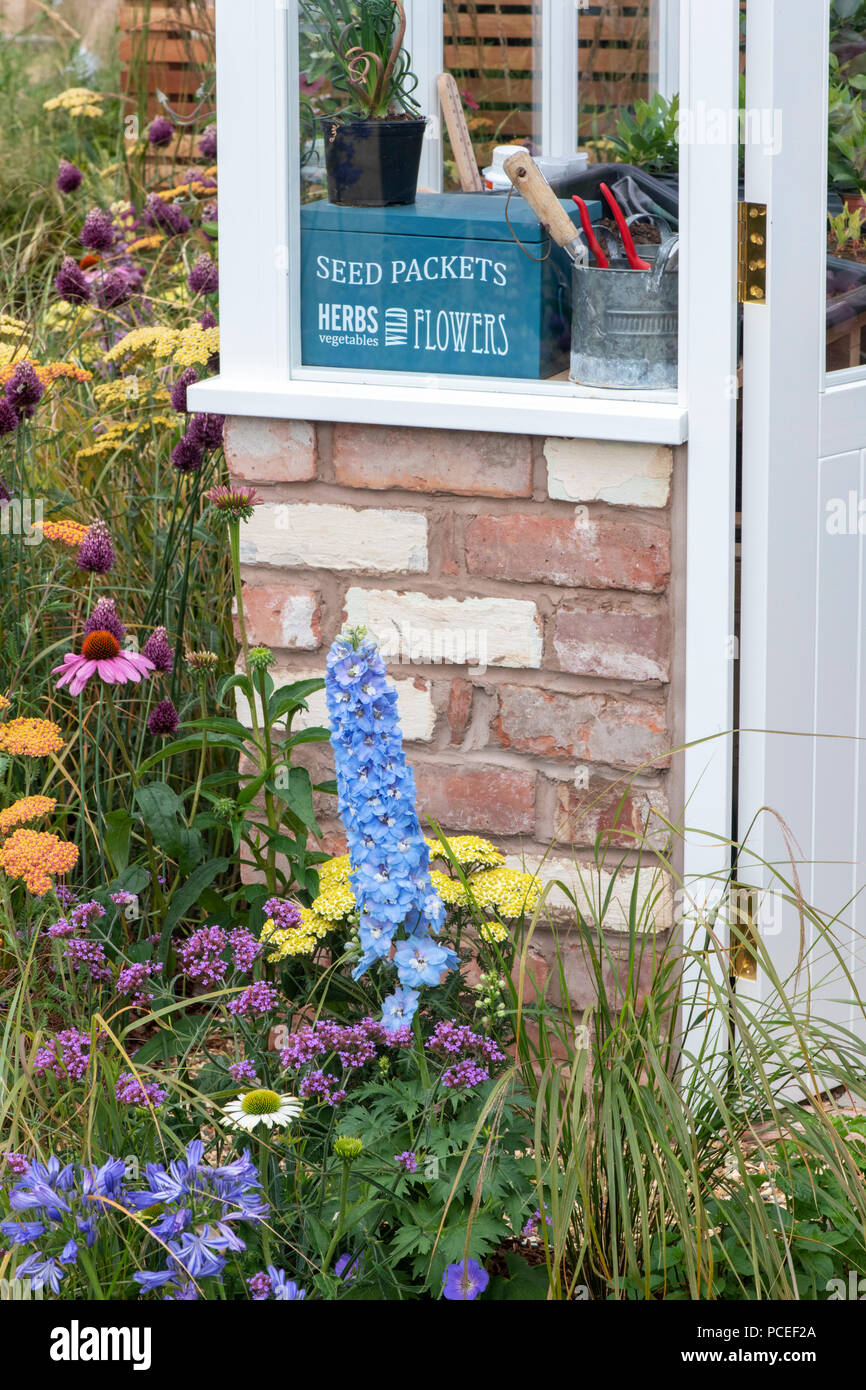 Un percorso per il futuro mostrano dettagli giardino ad RHS Tatton Park flower show 2018, Cheshire, Regno Unito Foto Stock