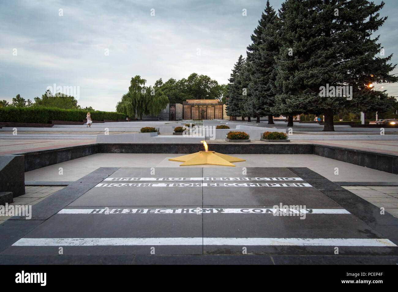 TIRASPOL, TRANSNITRIA (Moldavia) - Agosto 12, 2016: la fiamma eterna sul memoriale di guerra eretto per commemorare il 1990-1992 Transnitria guerra civile e th Foto Stock