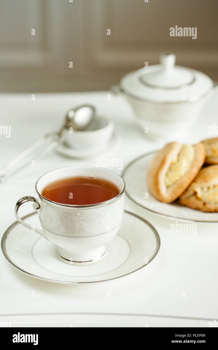 Cinque ore. tè tè tradizionale in un'atmosfera accogliente, a bere il tè con gli amici Foto Stock