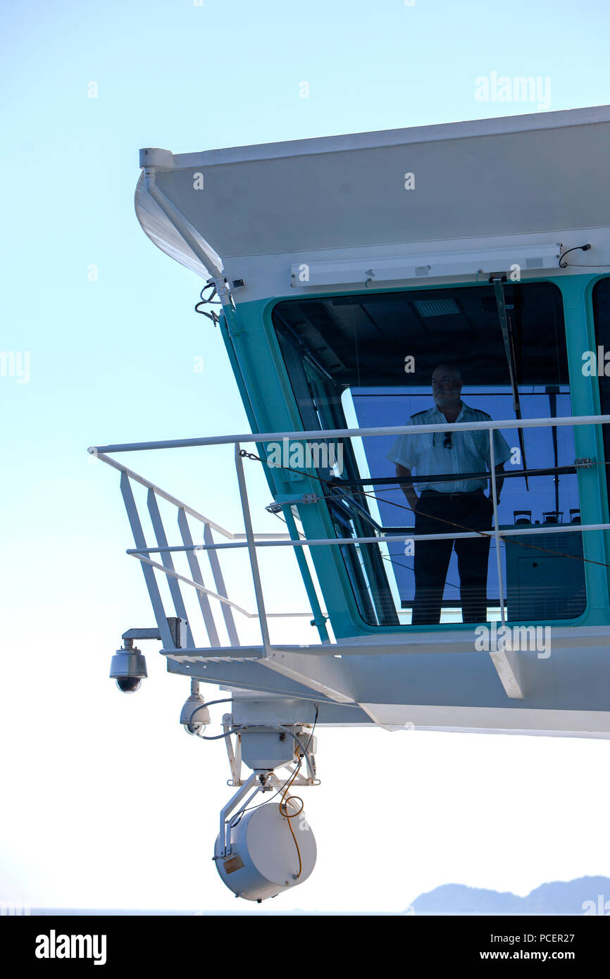 Capitano Teo Strazicic sul ponte del Royal Caribbean indipendenza dei mari nave da crociera Foto Stock