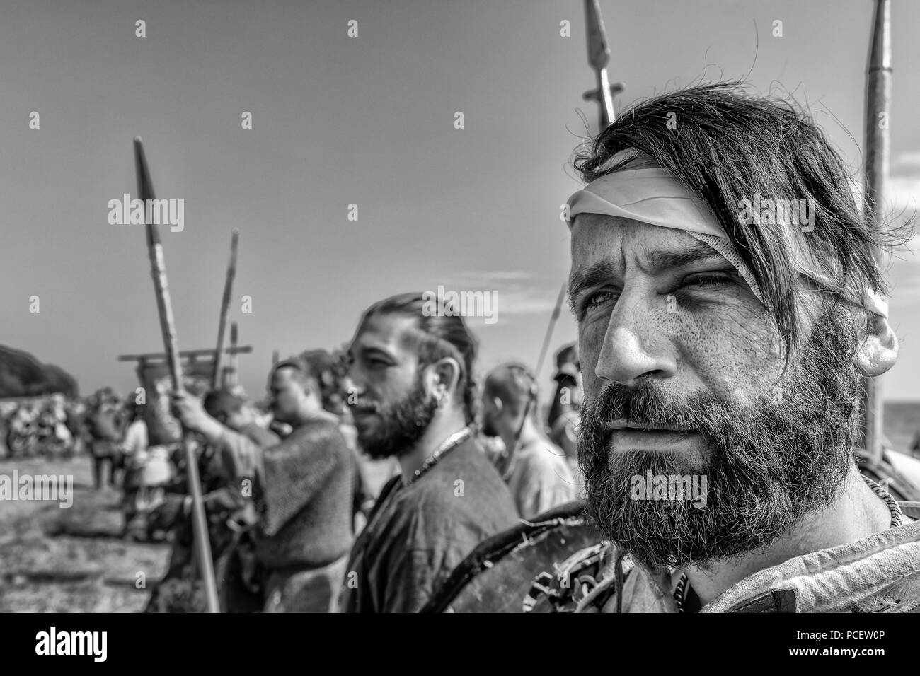 Rievocazione storica battaglia presso i mondi più grande Viking discutibile, Moesgaard Viking discutibile, Aarhus, Danimarca Foto Stock