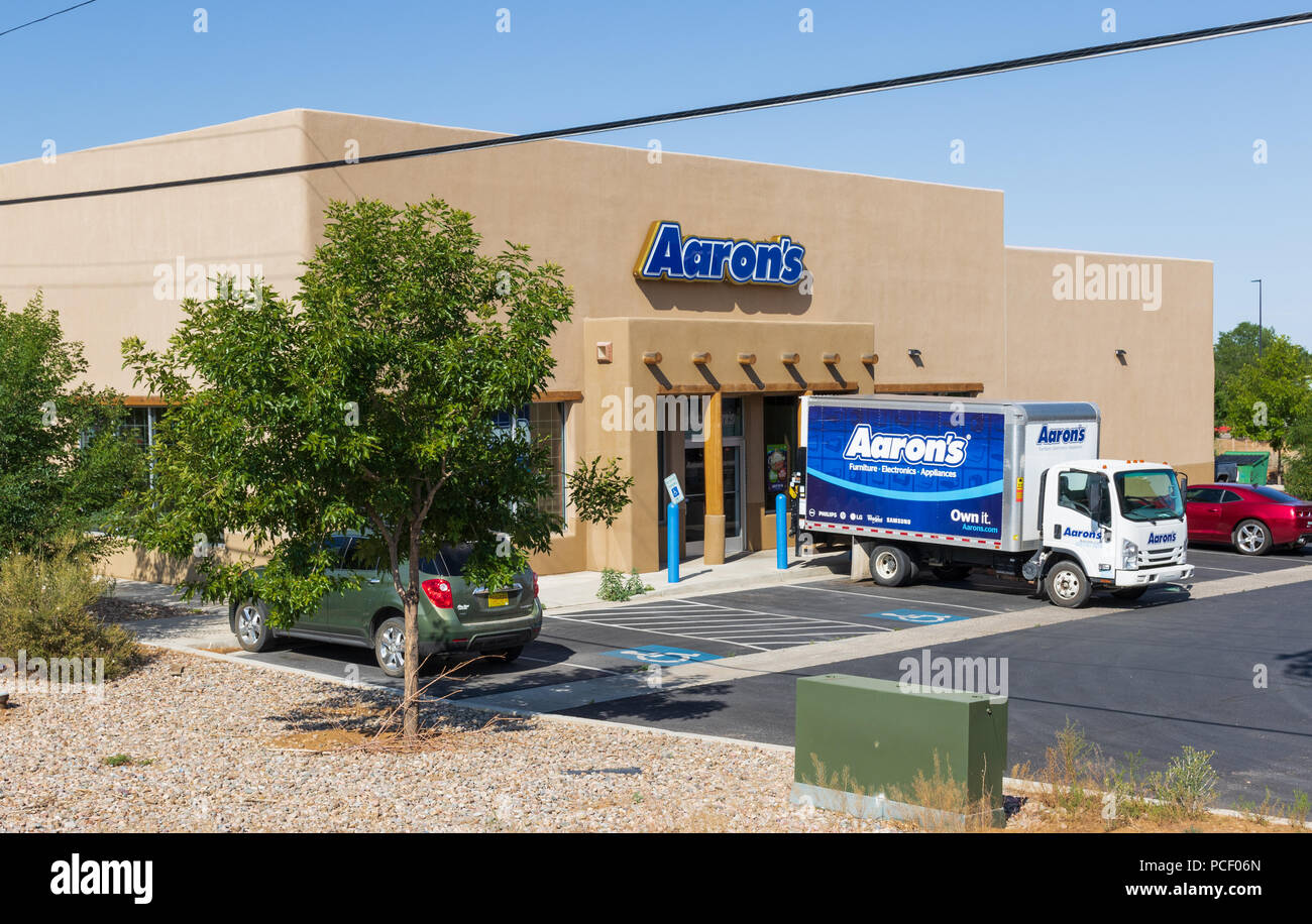 TAOS, NM, Stati Uniti d'America-13 luglio 18: un ramo di Aaronne Rent-a-proprio business a Taos. Foto Stock