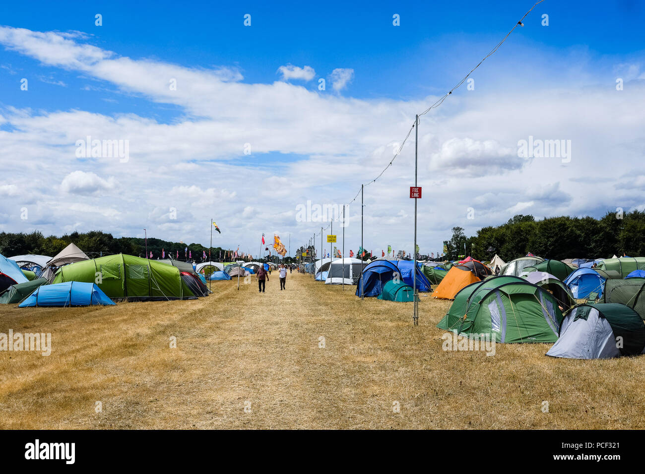 Charlton Park House al WOMAD sabato 28 luglio 2018 tenutasi a Charlton Park, Wiltshire . Nella foto: il festival si svolge nel parco di Charlton Park, una country house e break nel Wiltshire, Inghilterra, 2 miglia (3,2 km a nord-est della città di Malmesbury. Charlton Park House è un grado che ho elencato la costruzione e un esempio di leader del prodigio casa.. Foto Stock