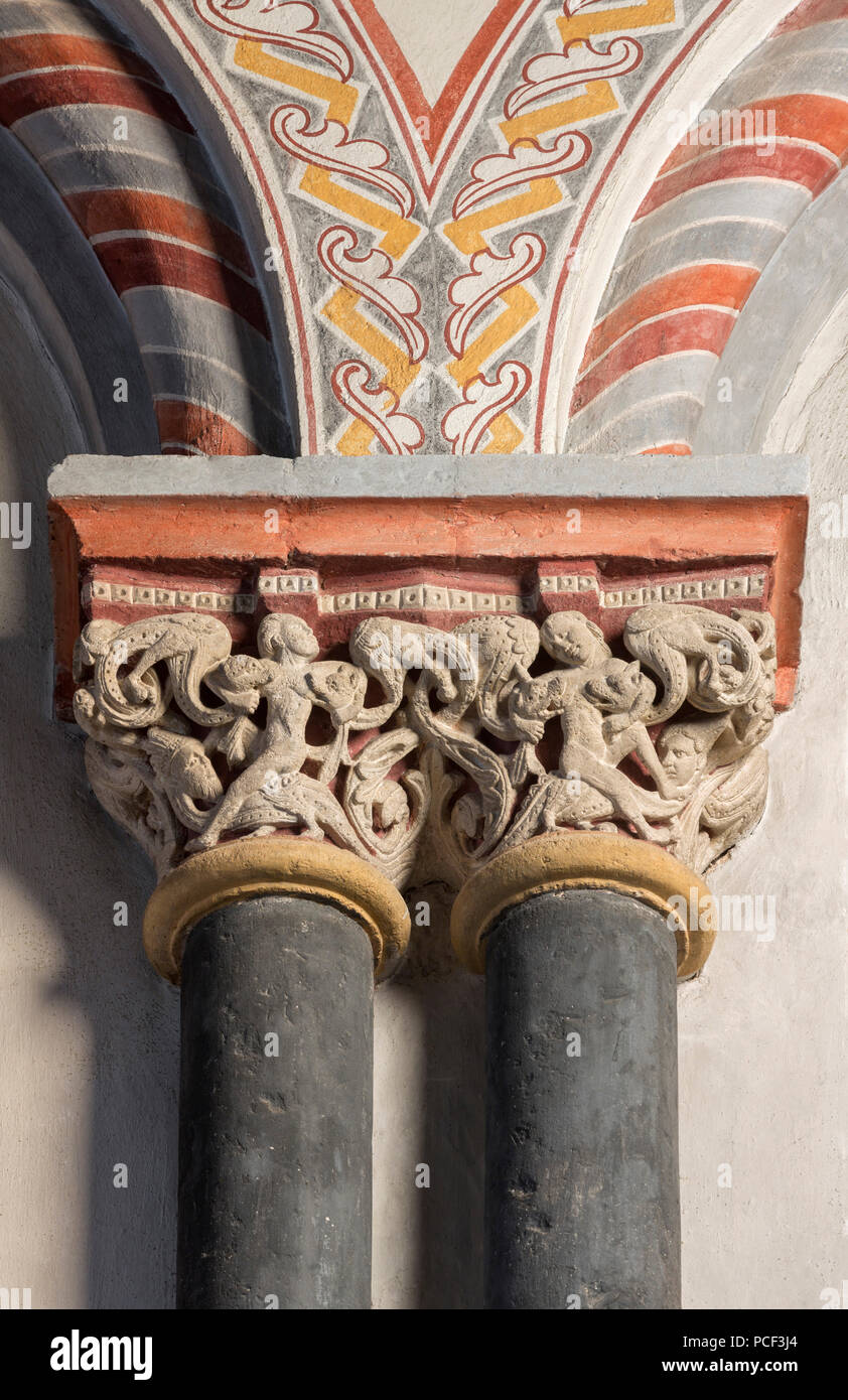 Brauweiler bei Pulheim, Abteikirche San Nicolò, Chorraum, Blendarkaden an der Südwand, Doppelkapitell Foto Stock