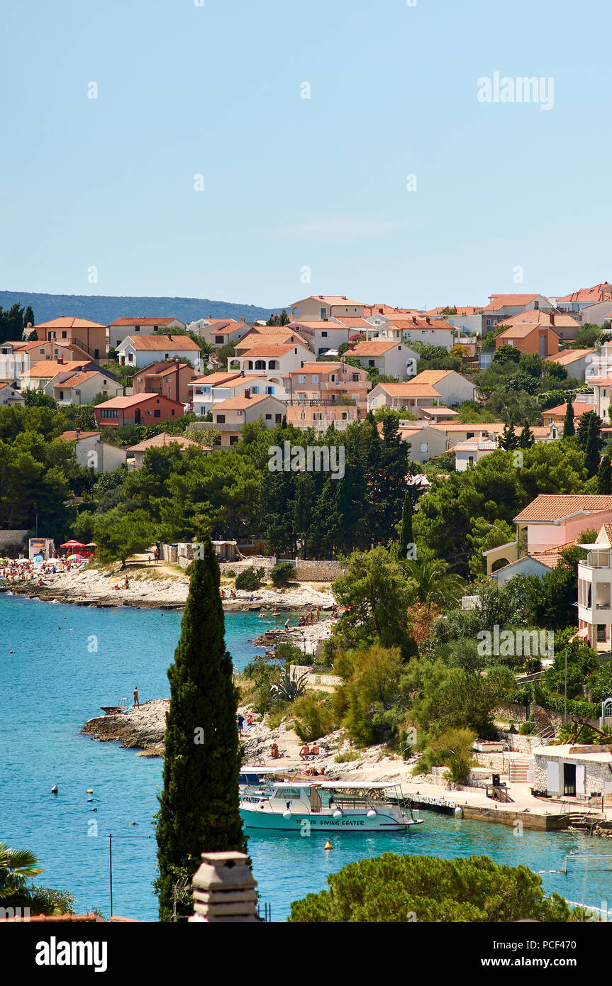 Okrug Gornji è una piccola città nelle vicinanze di Trogir - una storica città e porto sulla costa adriatica in Split-Dalmatia County, Croazia Foto Stock