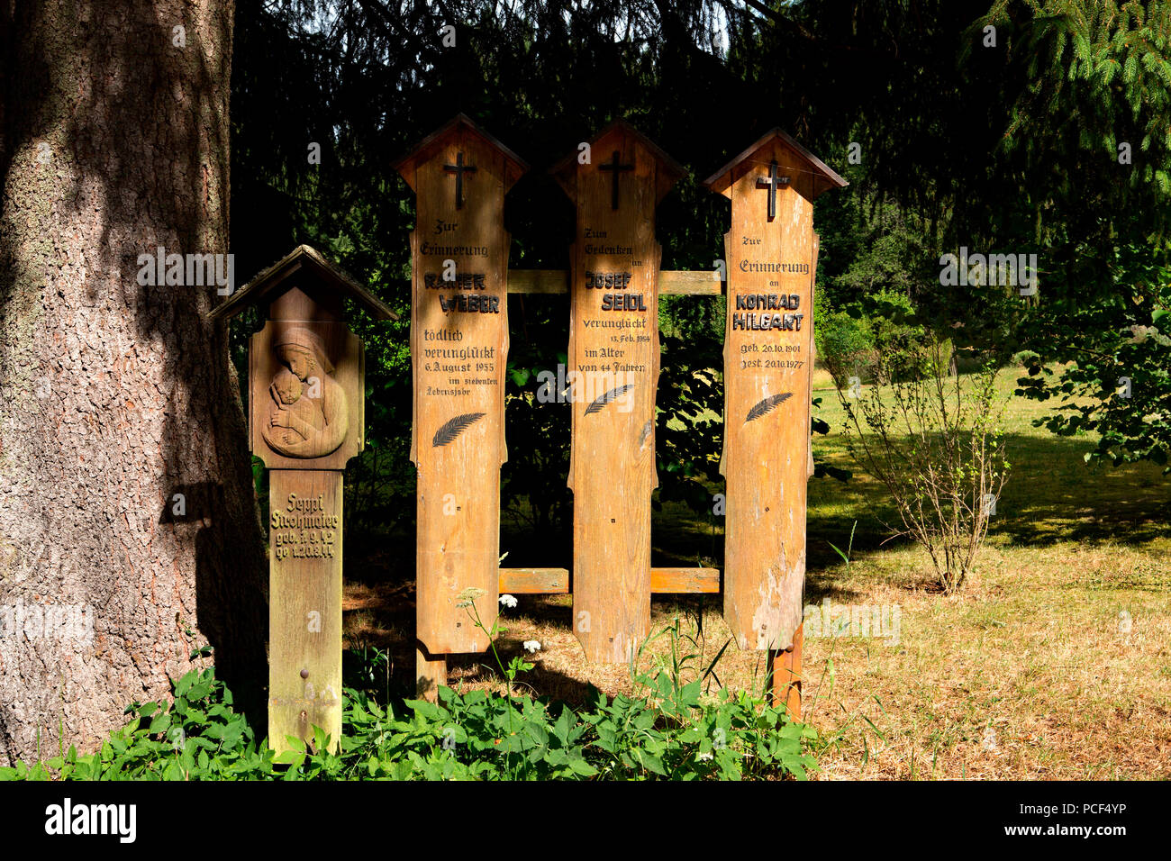 Schede di morti, memorial a bordo, Foresta Bavarese Foto Stock