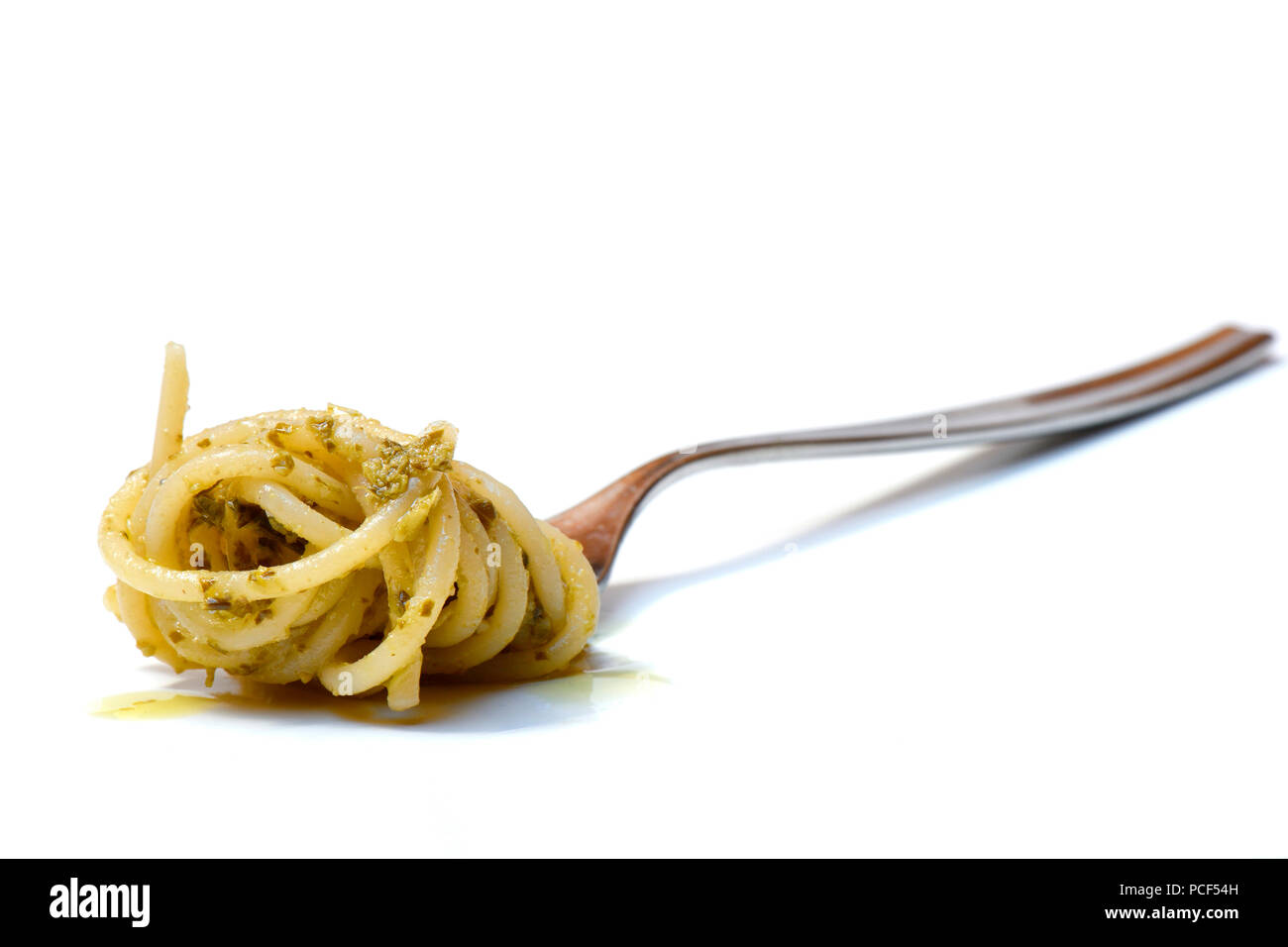 Spaghetti mit Pesto auf Gabel, Pesto alla genovese Foto Stock