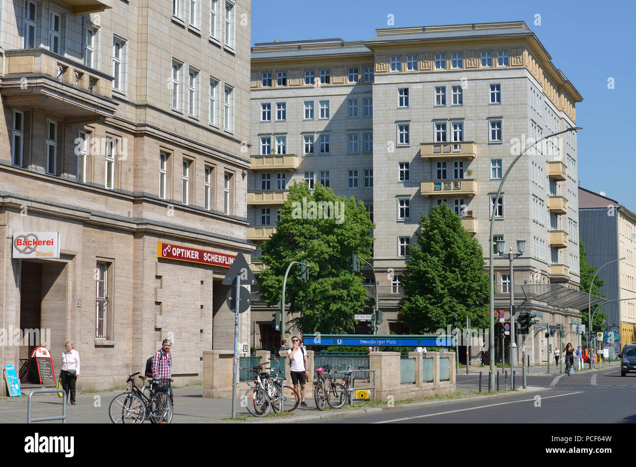 Wohnhaeuser, Andreasstrasse, Karl-Marx-Allee, Friedrichshain di Berlino, Deutschland Foto Stock