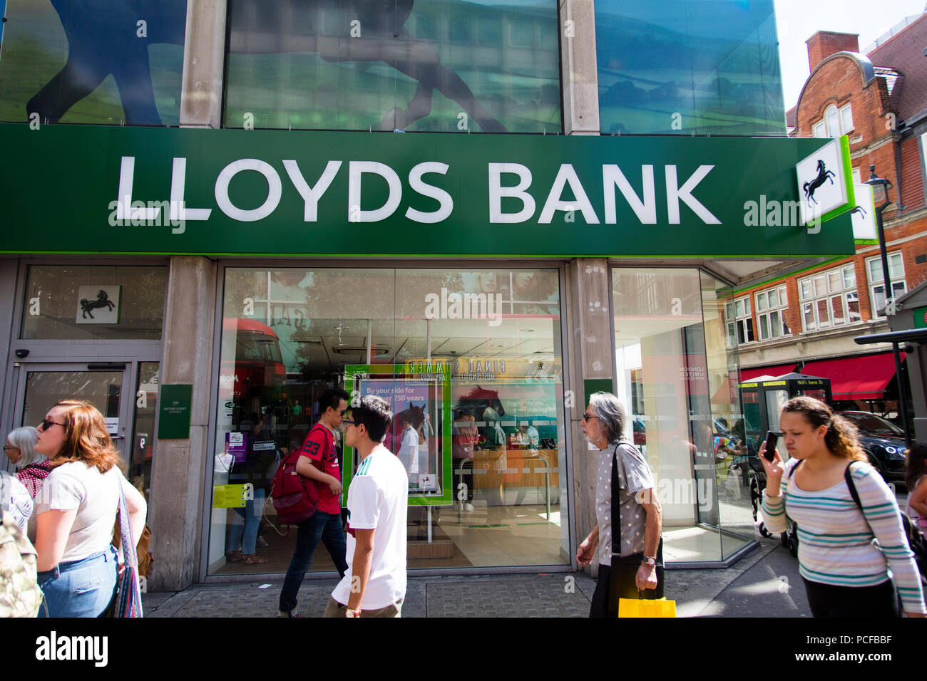 LONDON, Regno Unito - 31 luglio 2018: Lloyds Bank store anteriore su Oxford Street nel centro di Londra. Foto Stock