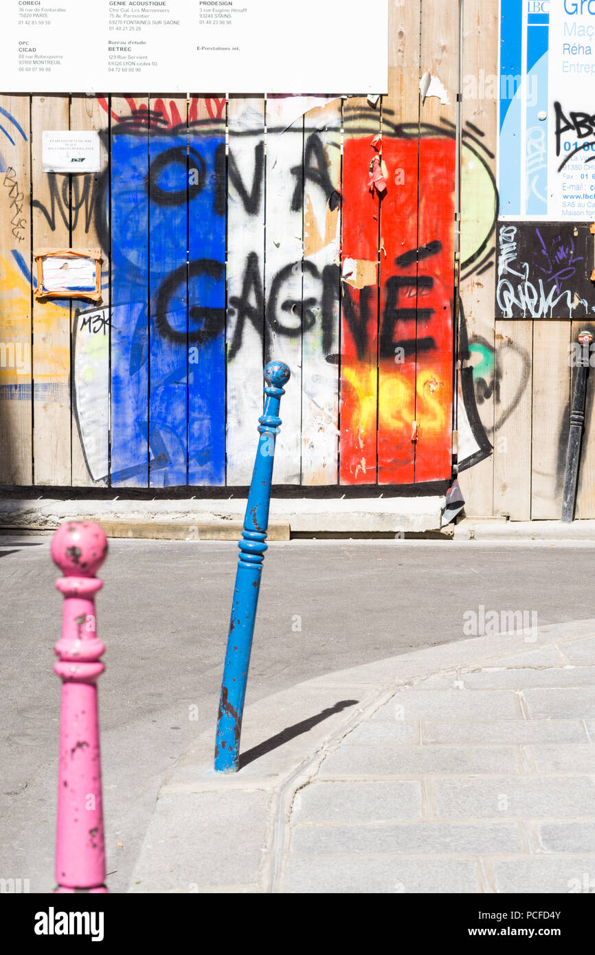 Francia vincono graffiti - Arte di strada 'su un Gagné celebrativo dei graffiti a Parigi, in Francia, in Europa. Foto Stock