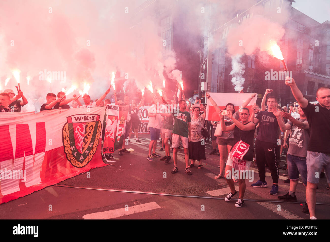 Varsavia, Polonia. 1 agosto, 2018 Wroclaw, Polonia. Anniversario dell'Insurrezione di Varsavia del 1944 contro l'occupazione German-Nazi di Varsavia durante la Seconda Guerra Mondiale Krzysztof Kaniewski/Alamy Credito: Krzysztof Kaniewski/Alamy Live News Foto Stock