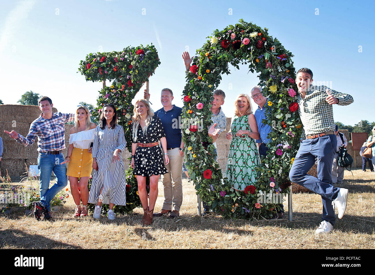 Woodstock, Oxfordshire, Regno Unito. 2 agosto 2018. I presentatori comportano per celebrare il programma trent anni il primo giorno di Countryfile Live che è per quattro giorni al Palazzo di Blenheim Immagine: Ric Mellis 2/8/2018 Credit: Ric Mellis/Alamy Live News Foto Stock