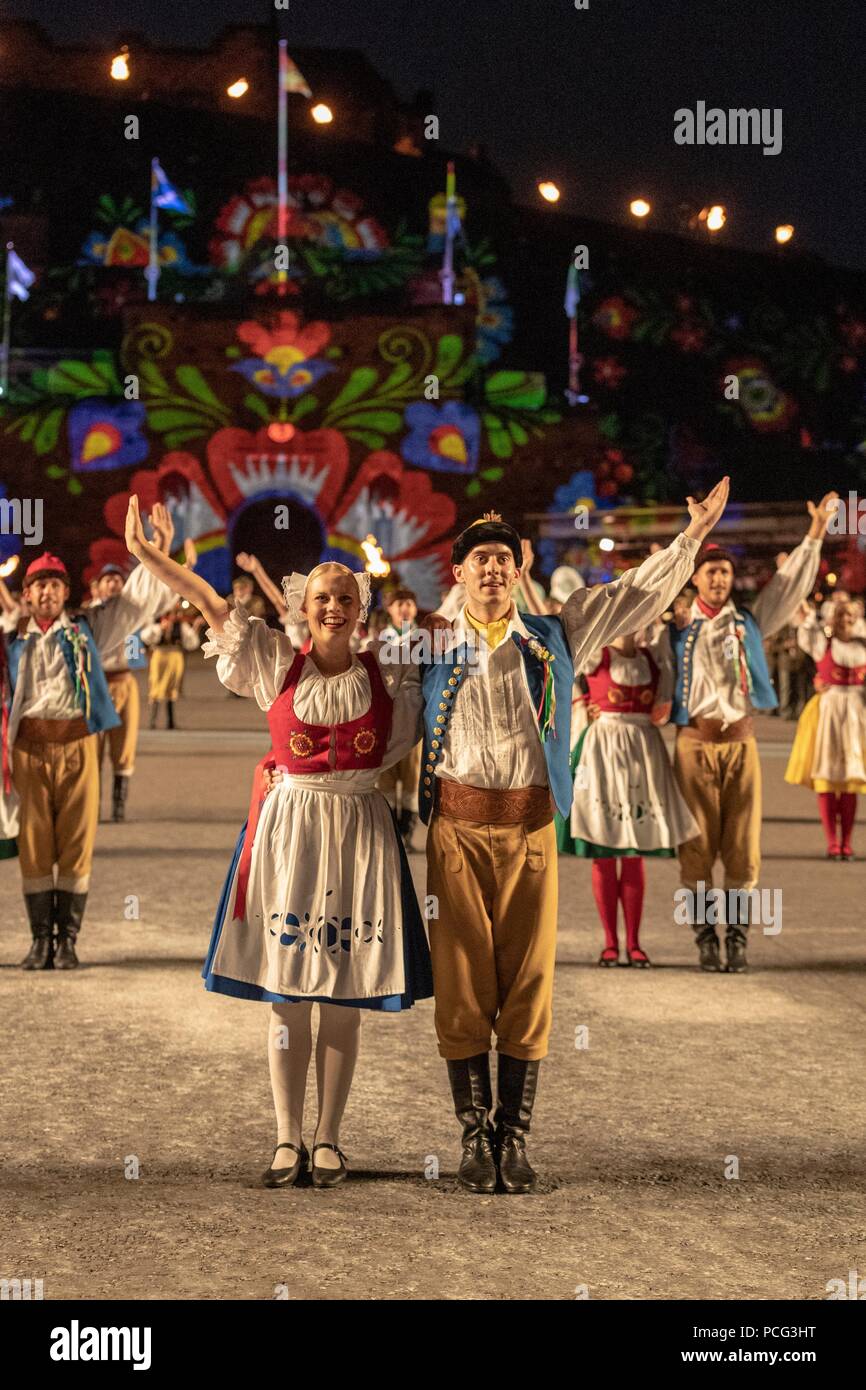 Edinburgh, Regno Unito. 2 agosto 2018. Il cast della spettacolare Royal Edinburgh Tattoo militare eseguire insieme in piena abiti sul Castello di Edimburgo Esplanade. Il tatuaggio si svolge dal 3 agosto 2018 al 25 agosto 2018. Nella foto: la fascia centrale della Repubblica ceca delle Forze Armate e Ondras Arte Militare Ensemble Credito: ricca di Dyson/Alamy Live News Foto Stock