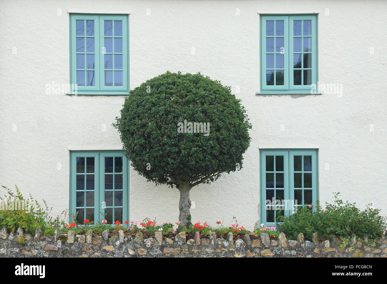 Casa con sfera a forma di albero in Devon Foto Stock