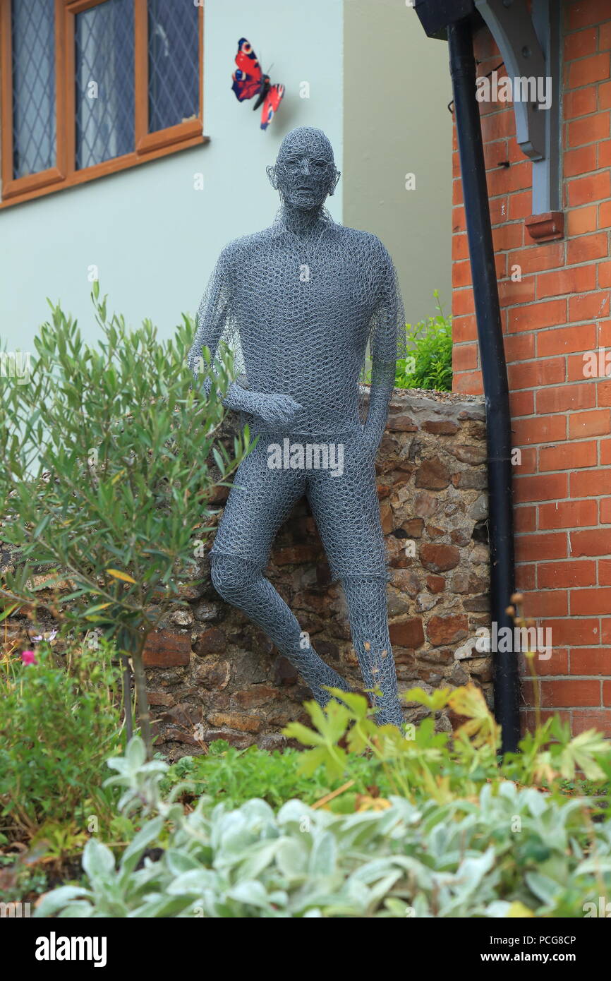 Scultura realizzata con filo di pollo nella città di Colyton in East Devon Foto Stock