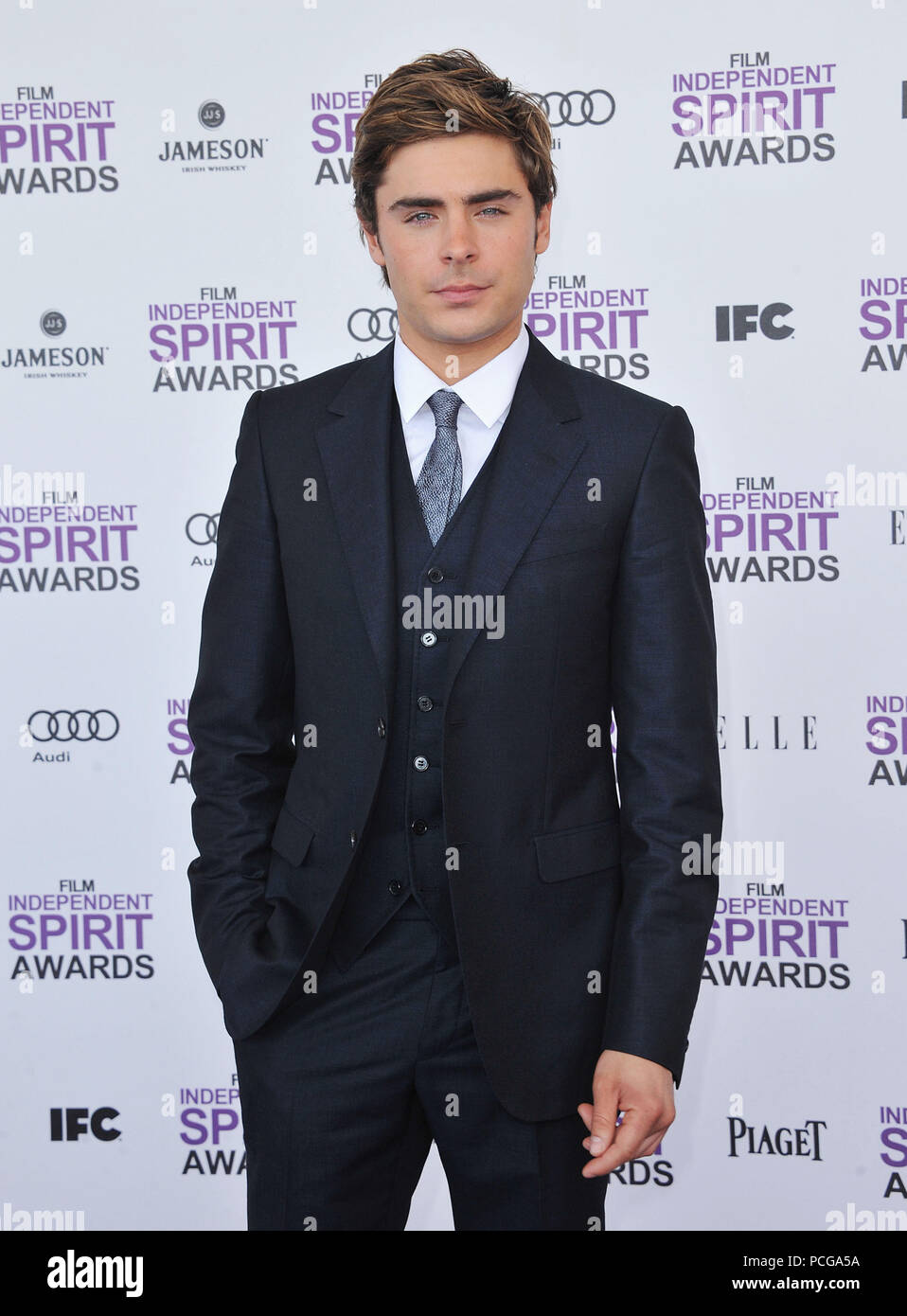 Zac Efron arriva al ventisettesimo annuale di film lo spirito indipendente Awards 2012 presso la spiaggia di Santa Monica a Los Angeles.Zac Efron  132 ------------- Red Carpet Event, verticale, STATI UNITI D'AMERICA, industria cinematografica, celebrità, fotografia, Bestof, arte cultura e intrattenimento, Topix celebrità moda / Verticale, meglio di, evento nella vita di Hollywood - California, moquette rossa e dietro le quinte, USA, industria cinematografica, celebrità, movie celebrità, personaggi televisivi, musica celebrità, fotografia, Bestof, arte cultura e intrattenimento, Topix, tre quarti, verticale, una persona, a partire dall'anno 2012 , inchiesta tsuni@Gam Foto Stock