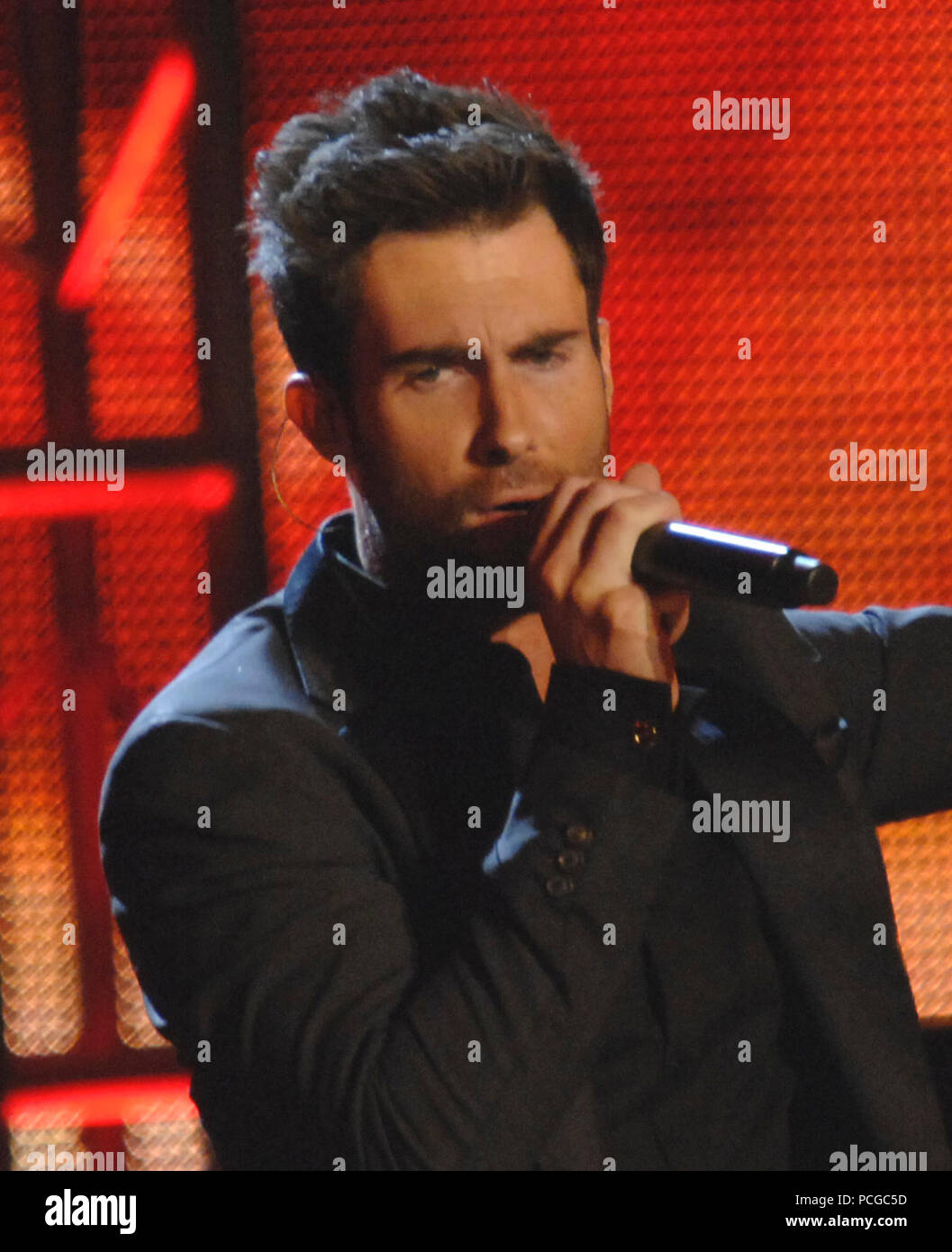 Maroon 5's Adam Levine esegue presso il quartiere la sfera nel centro cittadino di Washington D.C., 20 gennaio, 2009. Più di 5 mila uomini e donne in uniforme sono fornire assistenza militare cerimoniale di supporto alla inaugurazione presidenziale, una tradizione che risale a George Washington 1789 inaugurazione. ( Foto Stock