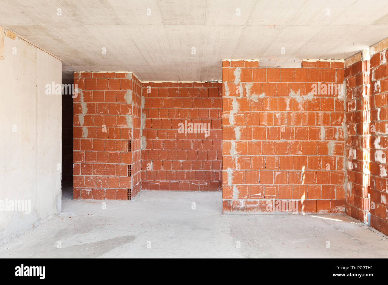 Edificio, sito in costruzione in corso a casa nuova, muro di mattoni Foto Stock