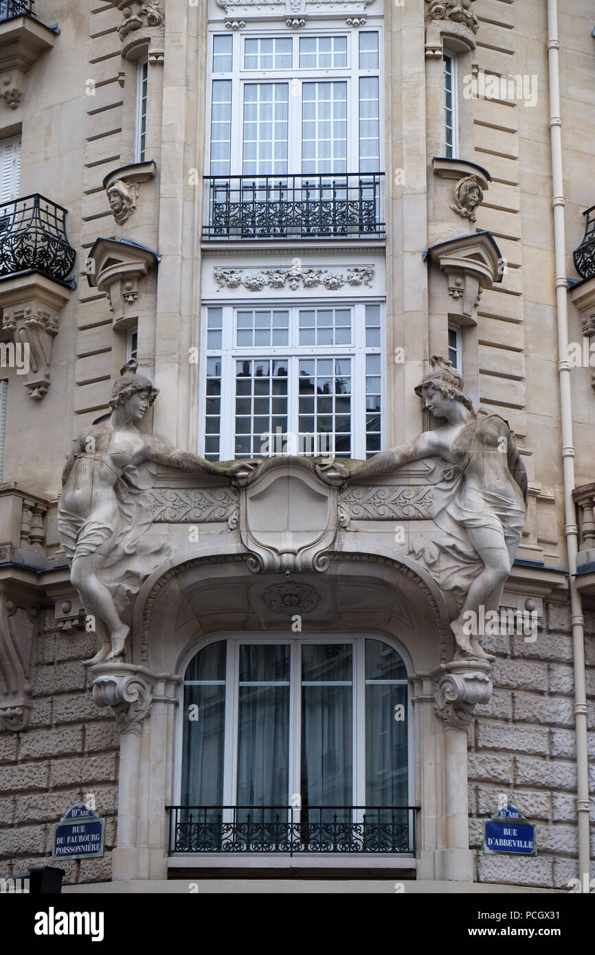 Particolare della facciata di un edificio in stile Art Nouveau a Parigi Foto Stock