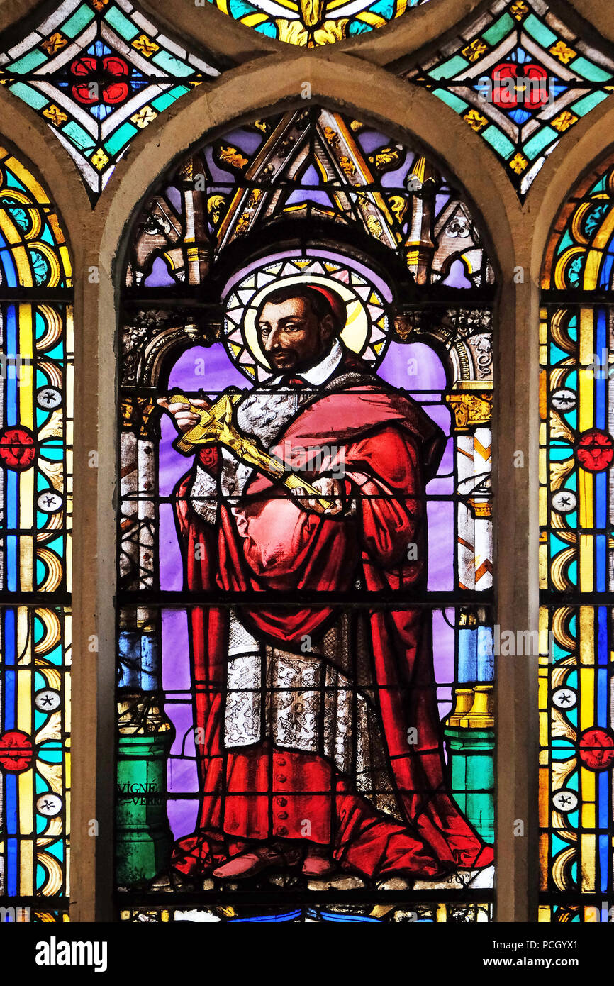 San Carlo Borromeo, vetrate colorate da Saint Germain-l'Auxerrois chiesa a Parigi, Francia Foto Stock