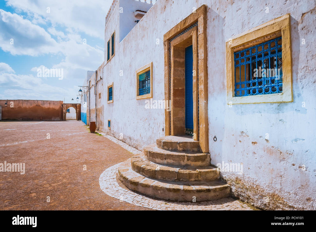 Il Marocco, Rabat, tradizionale blu strade della città vecchia Medina Foto Stock