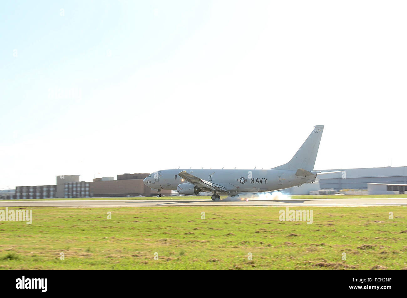 FORT Worth, Texas (ott. 5, 2016) un P-8 Poseidon dalla Naval Air Station Jacksonville, Florida, arriva alla Naval Air Station Fort Worth Joint Reserve Base come parte del velivolo rifugio sicuro operazioni in risposta a Matteo di uragano. L'uragano sta minacciando diversi stati del sud-est dove le basi militari sono situati. Foto Stock