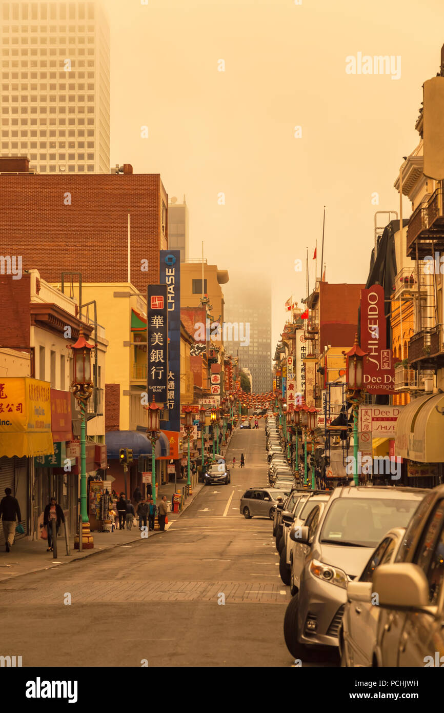 San Francisco Chinatown, influenzata dalla contea di Yolo wildfire sulla luglio 01, 2018, California, Stati Uniti. Foto Stock