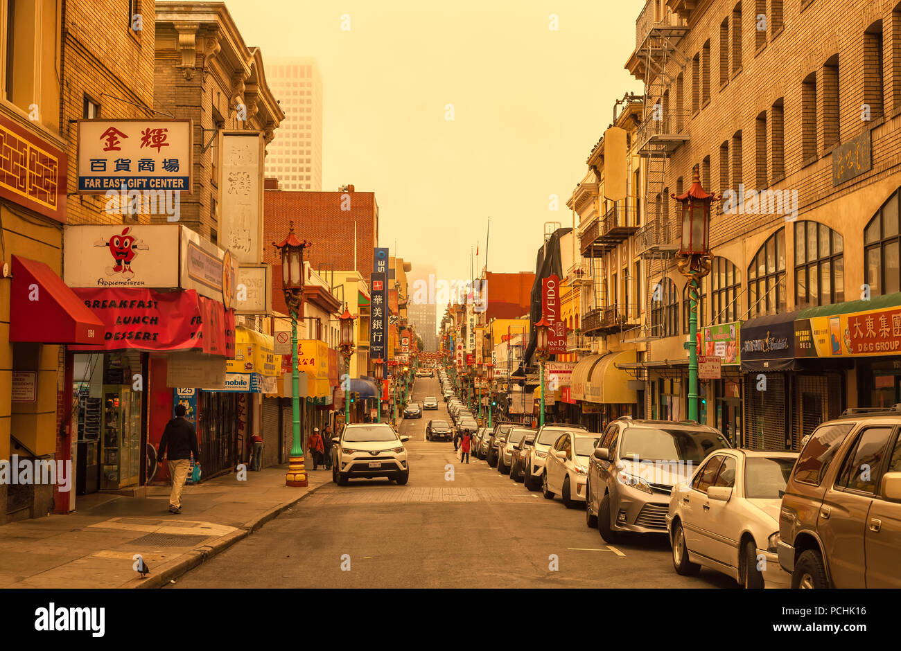 San Francisco Chinatown, influenzata dalla contea di Yolo wildfire sulla luglio 01, 2018, California, Stati Uniti. Foto Stock